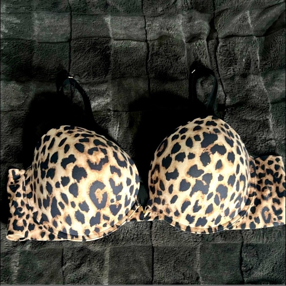 NWOT Victoria secret Body add 2 cups smooth push up